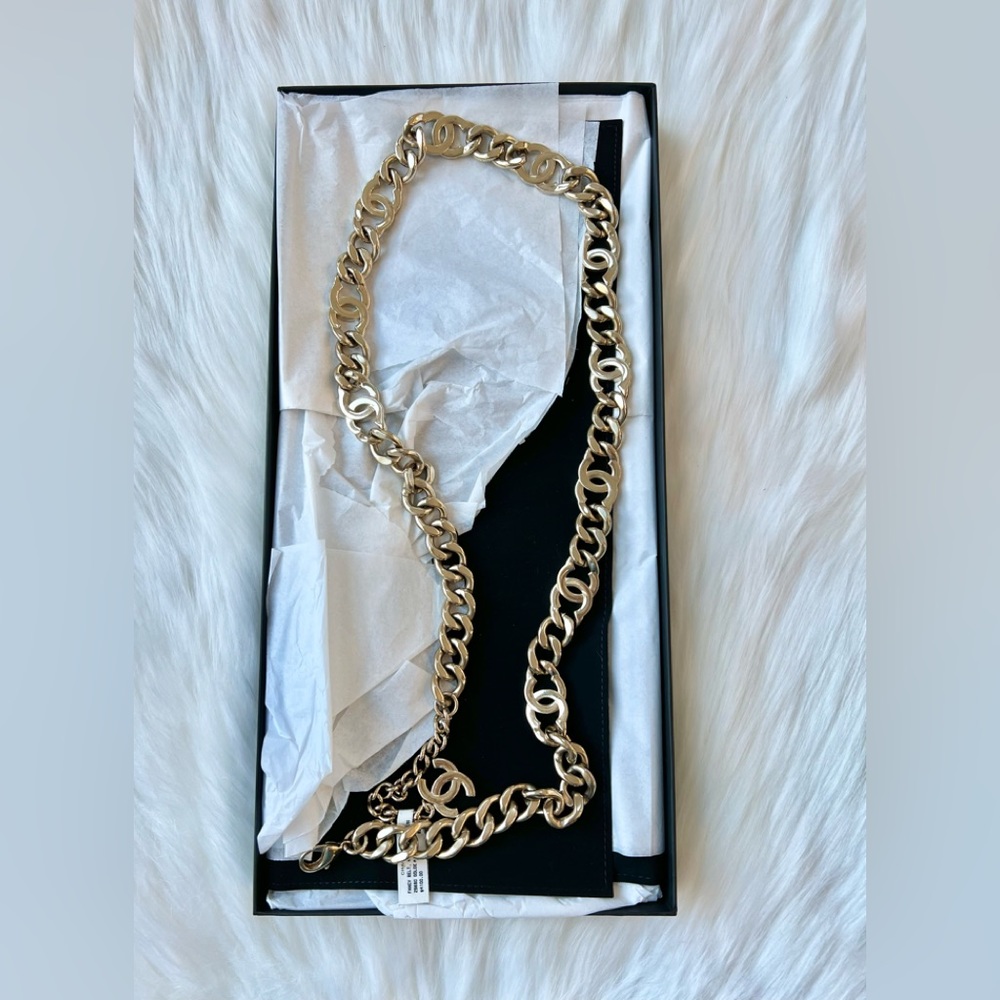 Chanel Women's Gold Belt / Mens Chain CC - Picture 5 of 12